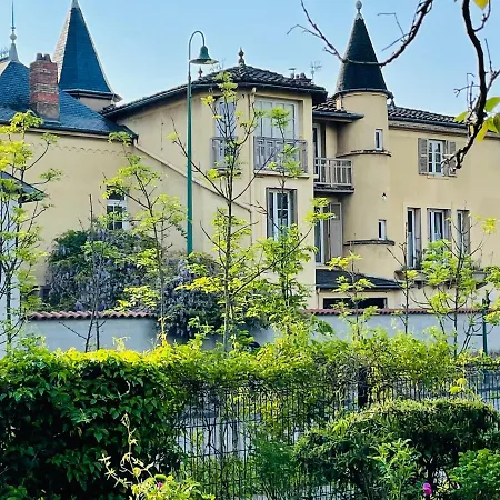 Aux Tourelles 1888 - Tres Proche Lyon #clim #piscine #netflix #parking Payant Securise 2* Тассин-Ла-Деми-Луне