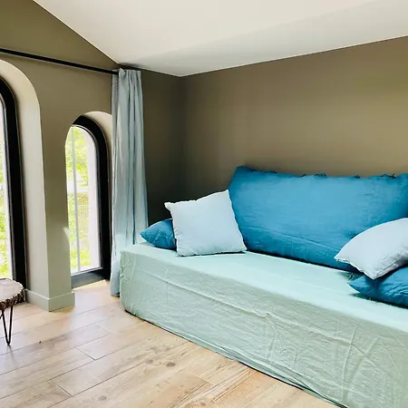Bed & Breakfast Aux Tourelles 1888 - Tres Proche Lyon 2*