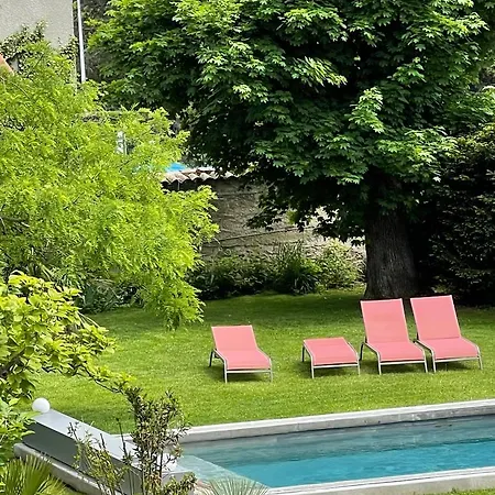 De Charme Très Proche Lyon Bed & Breakfast